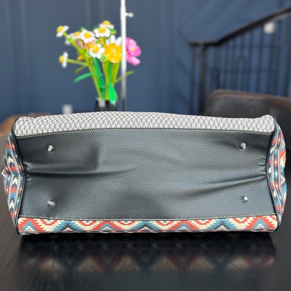 American Bling by Montana West Weekender Bag NWT - Picture 5 of 6